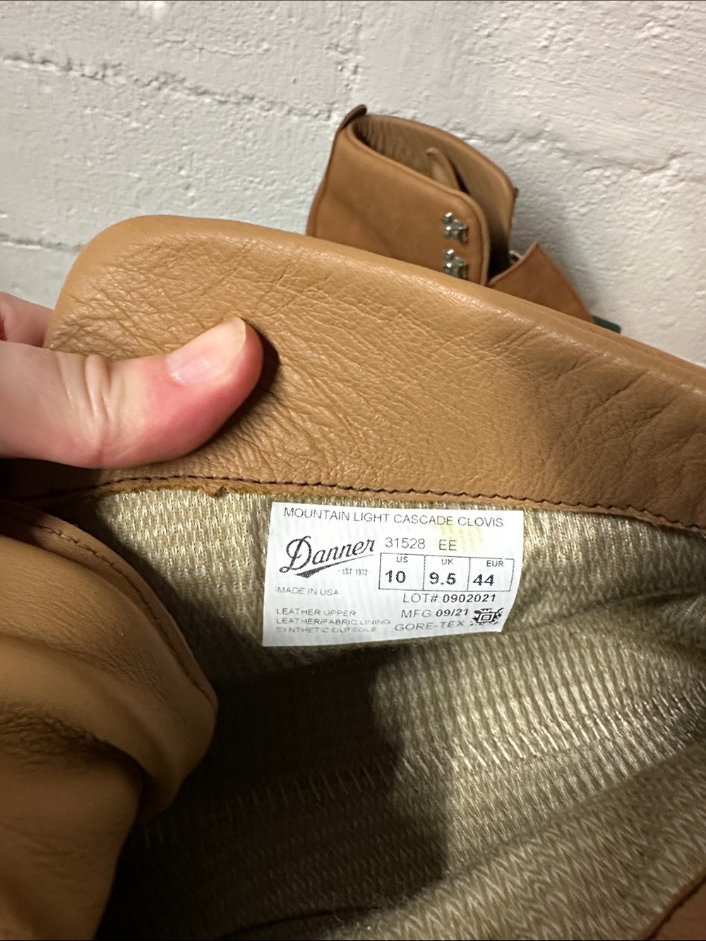 Danner Mountain Light Cascade Clovis Leather Hiker Boots in Tan - Picture 2 of 7